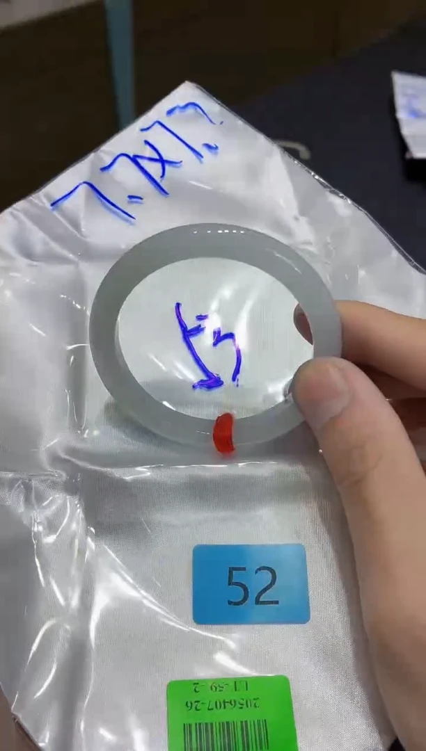 翡翠手镯未镶嵌翡翠手镯