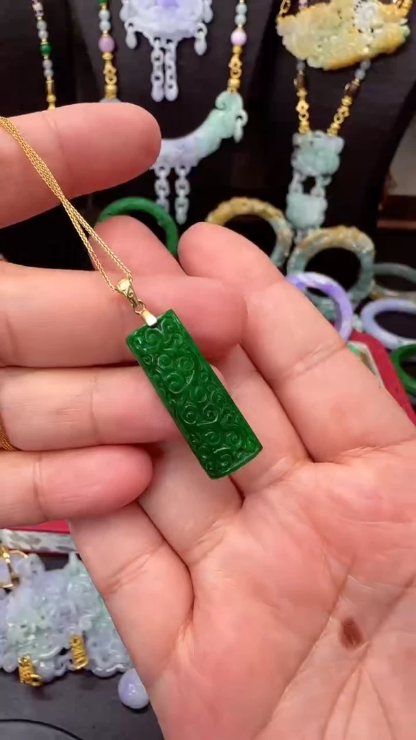 颈饰未镶嵌翡翠吊坠