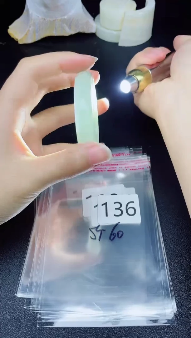 未镶嵌手镯翡翠136