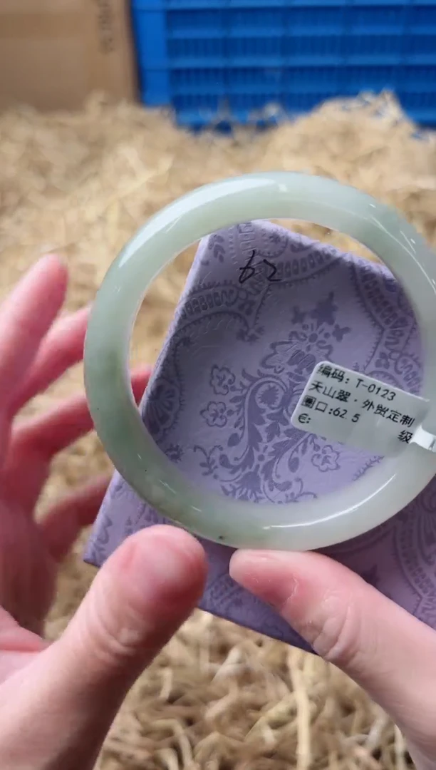 未镶嵌手镯石英质玉T-0213