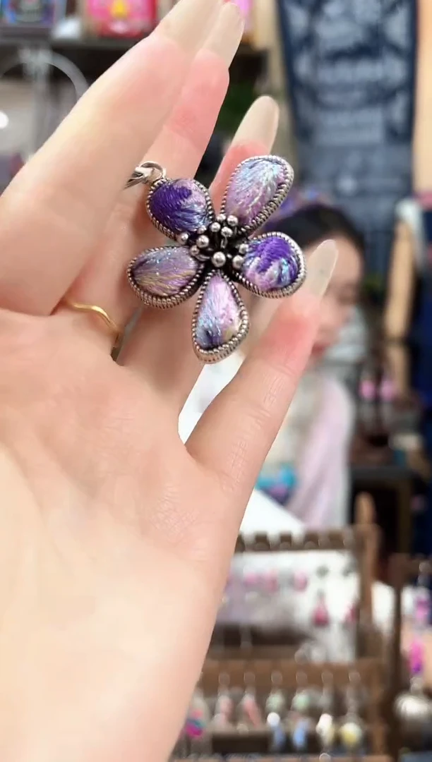 织绣民族风非遗老绣苗银饰品489*