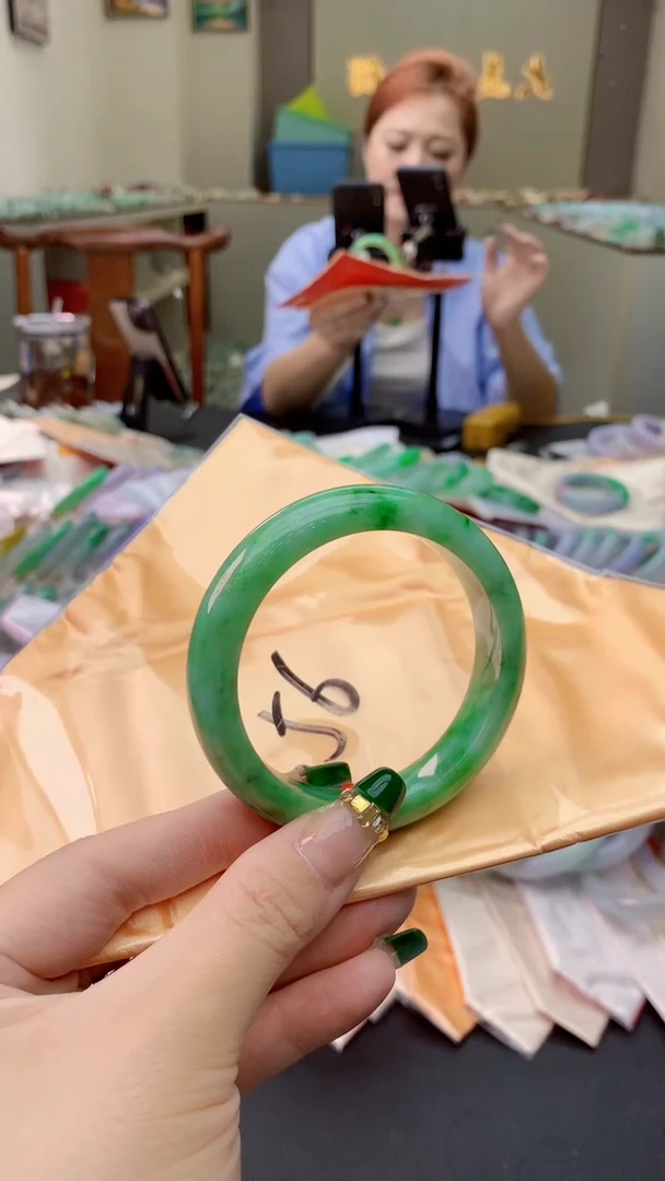 翡翠手镯未镶嵌0264629293
