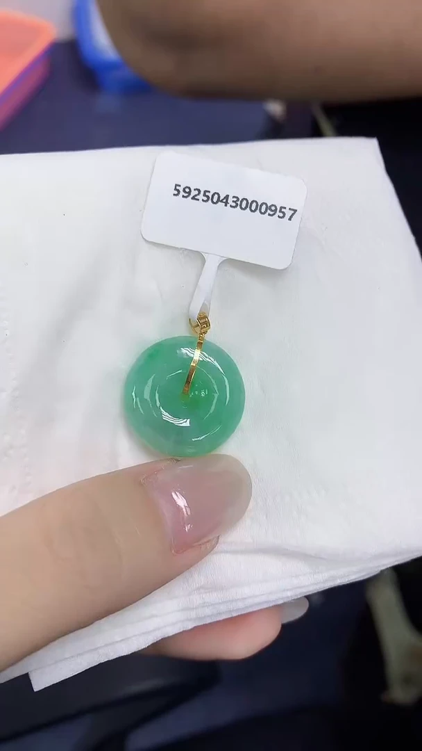 翡翠18K金镶嵌颈饰天然缅甸翡翠A货