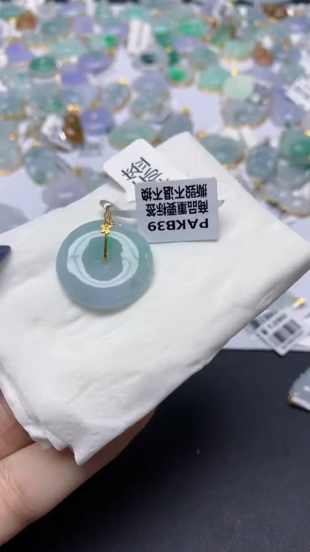 翡翠18K金镶嵌颈饰天然a货翡翠