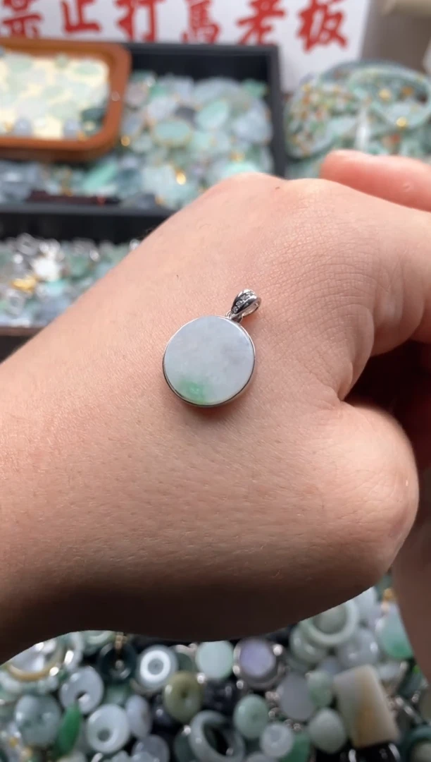 【闪购商品】翡翠颈饰未镶嵌哥哥