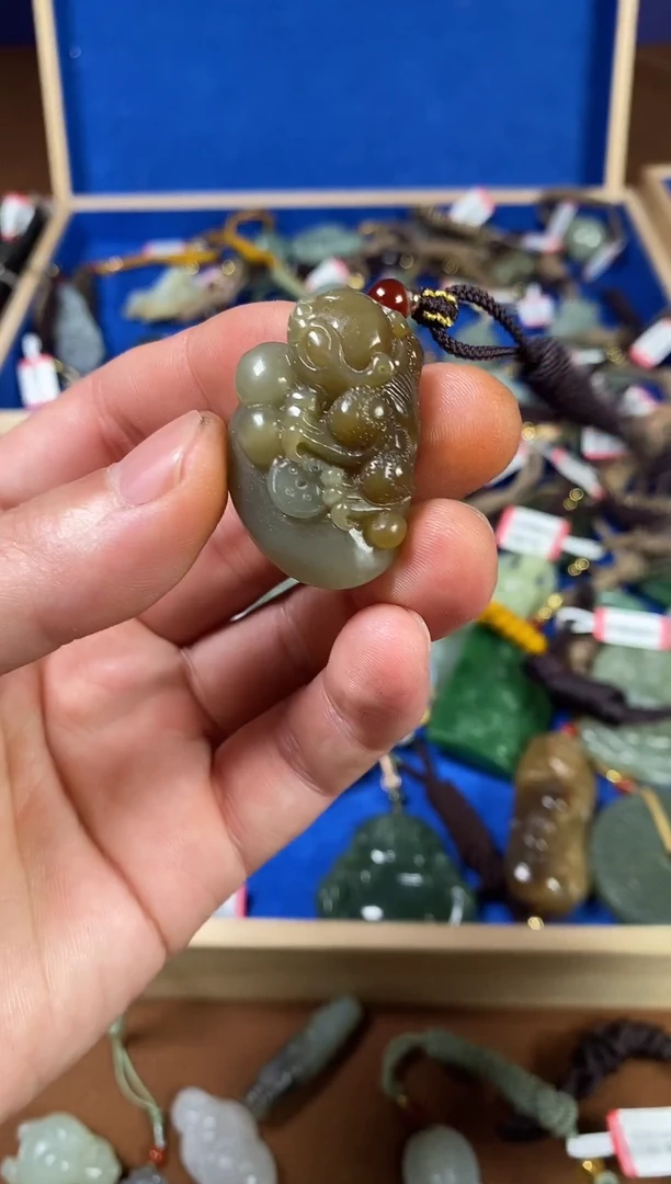 颈饰未镶嵌和田玉1
