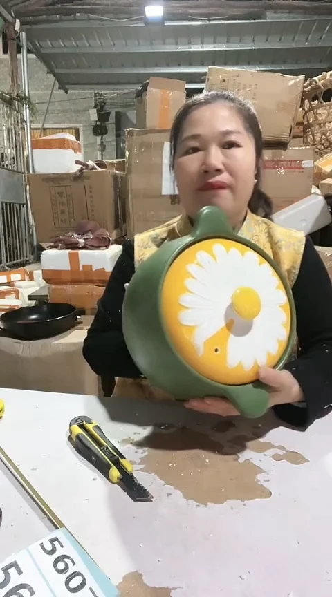 陶明显瑕疵绿色大肚锅