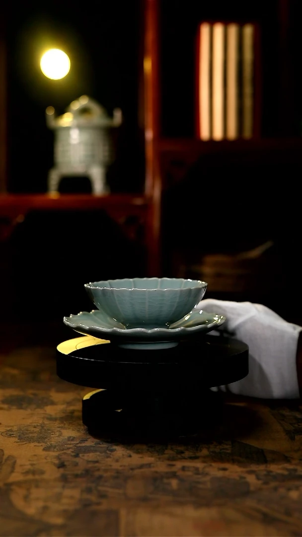 【闪购商品】原矿青绿釉多瓣茶盏