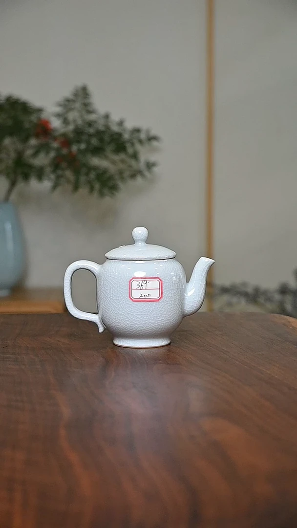 20#灯笼壶 月白釉 微瑕 朱晓辉款