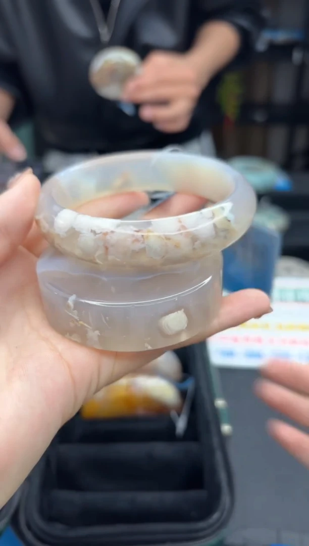 【闪购商品】石英质玉手镯未镶嵌2165（64圈赠送镯心）