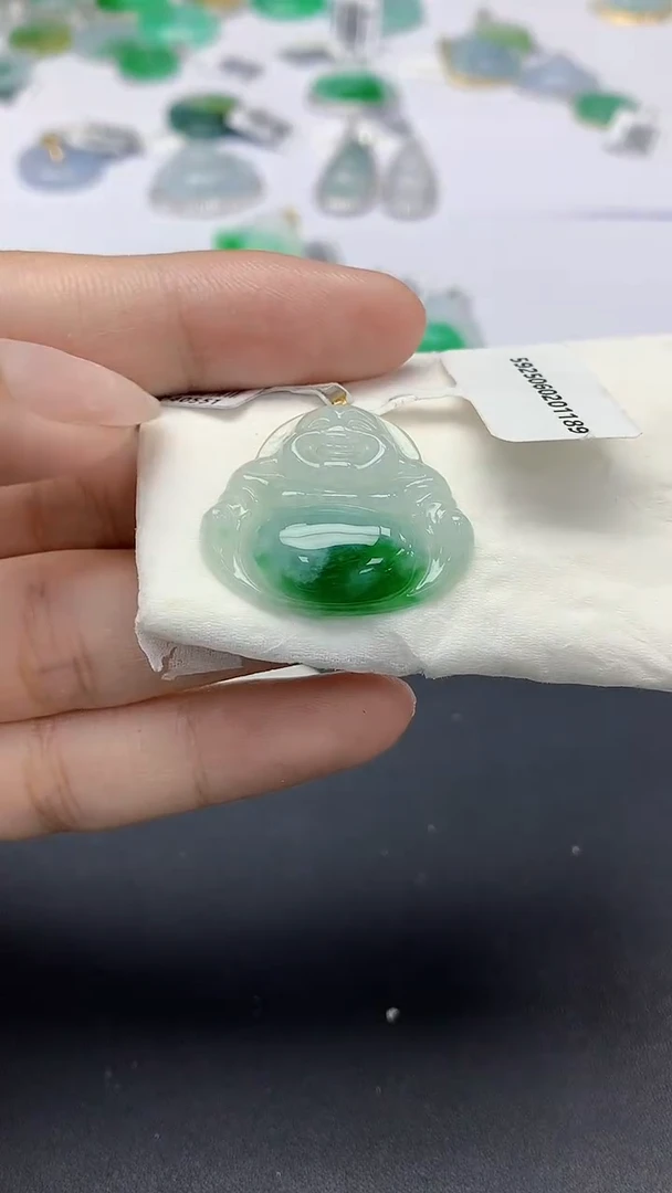 翡翠18K金镶嵌颈饰天然缅甸a货翡翠