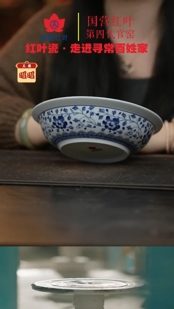 陶瓷2个微瑕青花牡丹8英寸金架盖碗