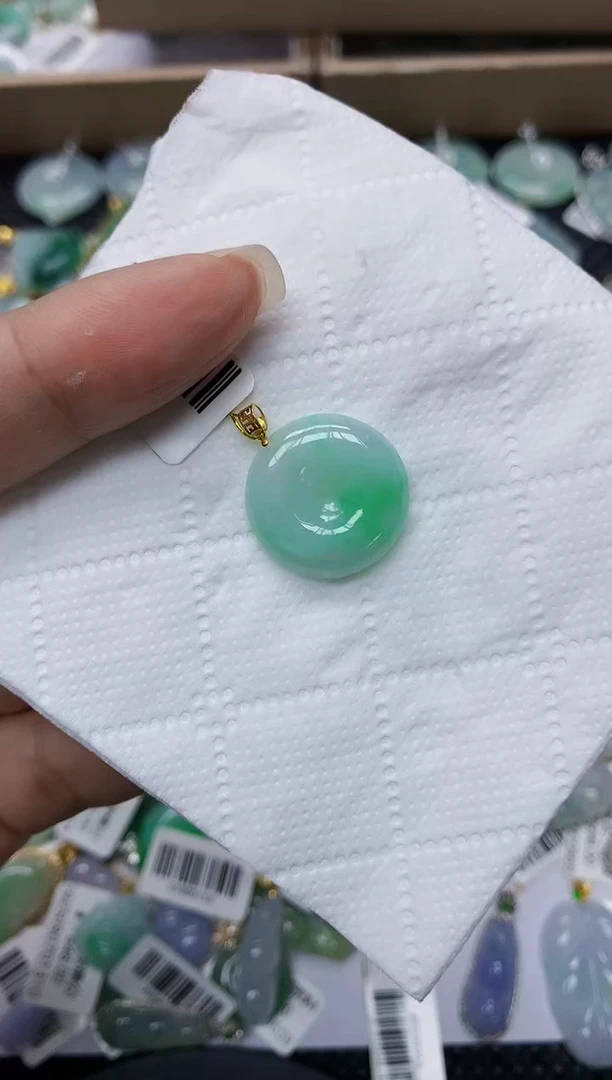 颈饰18K金镶嵌翡翠1111111111