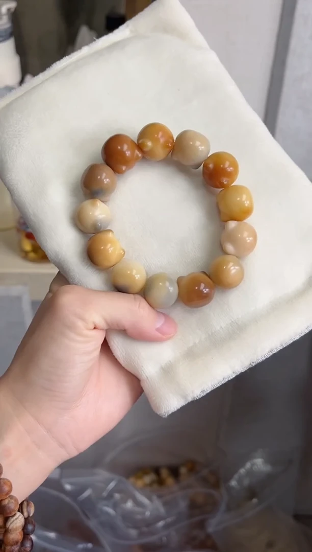 菩提根/象牙果手串六*干磨奶咖猫猫头18手串T22