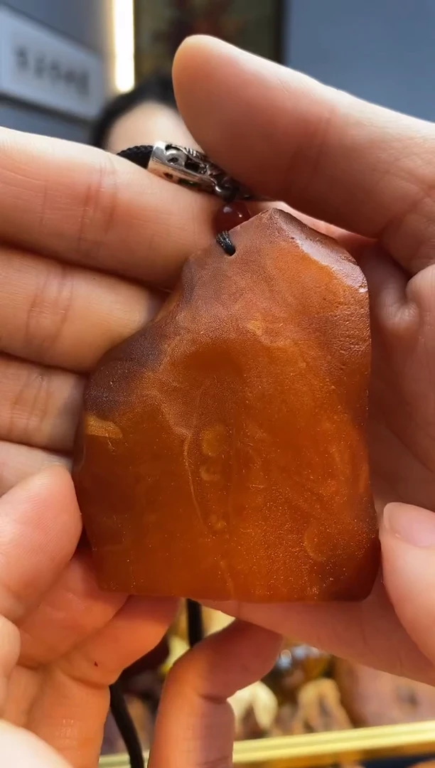 未镶嵌颈饰琥珀吊坠