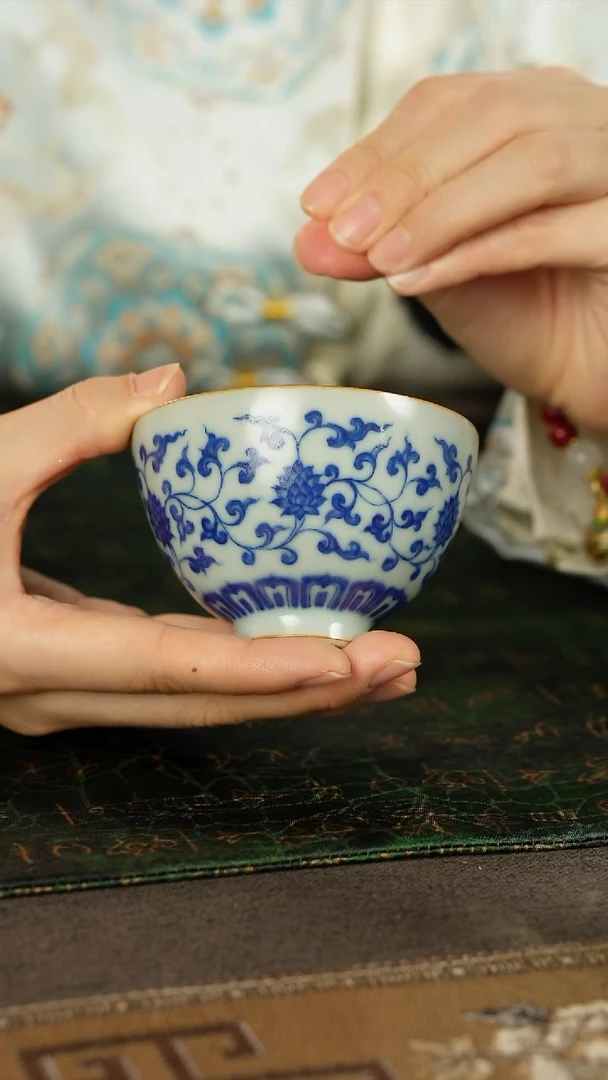 善窑厂汝窑青花缠枝莲鸡心杯