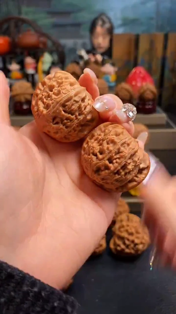 【闪购商品】文玩核桃吊坠F864白狮子39