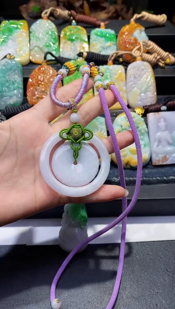 翡翠未镶嵌颈饰A货翡翠