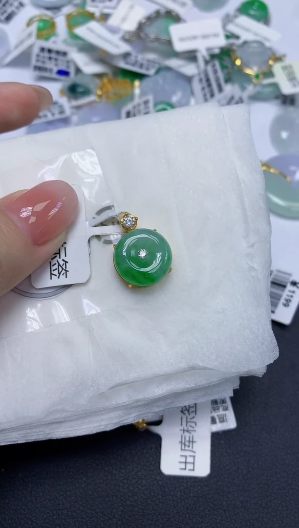颈饰未镶嵌翡翠天然缅甸翡翠A货多样性发一件
