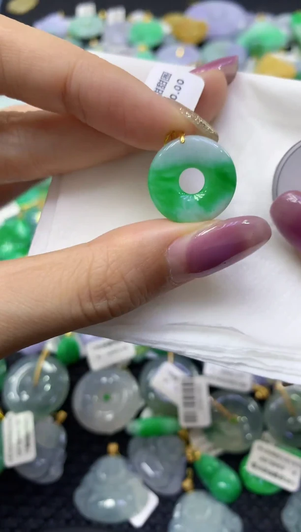 颈饰18K金镶嵌翡翠天然缅甸翡翠A货