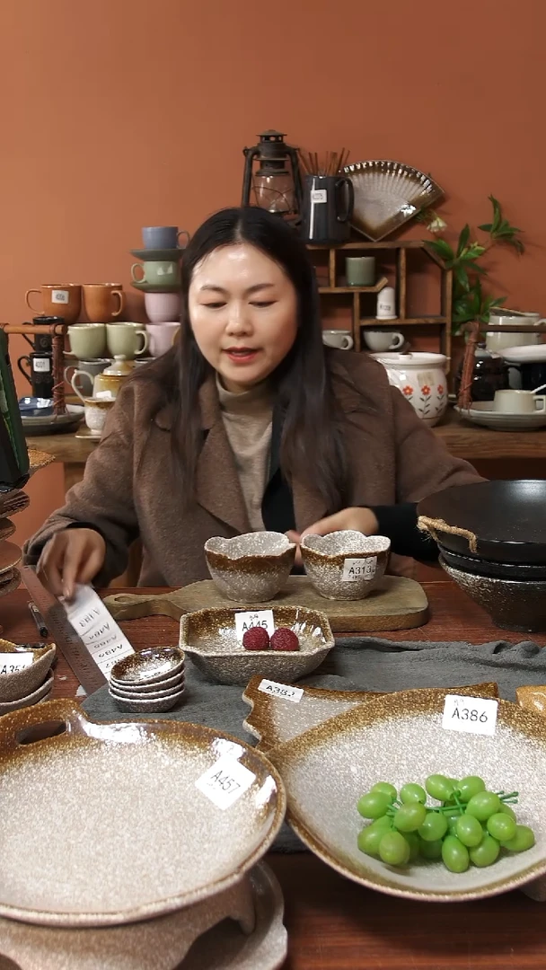 陶瓷A313 两只陶瓷粗陶花边小碗两只可能微瑕