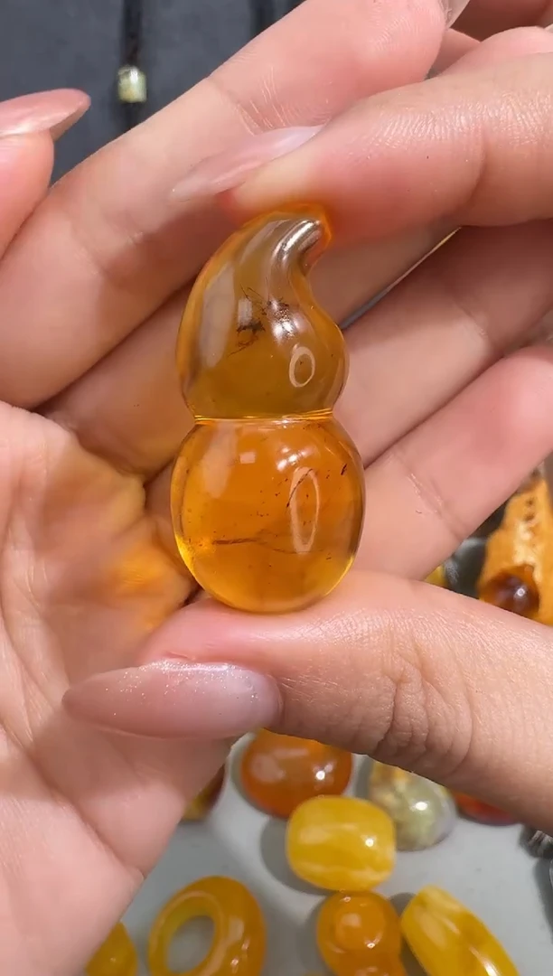 未镶嵌琥珀裸石6**哥琥珀
