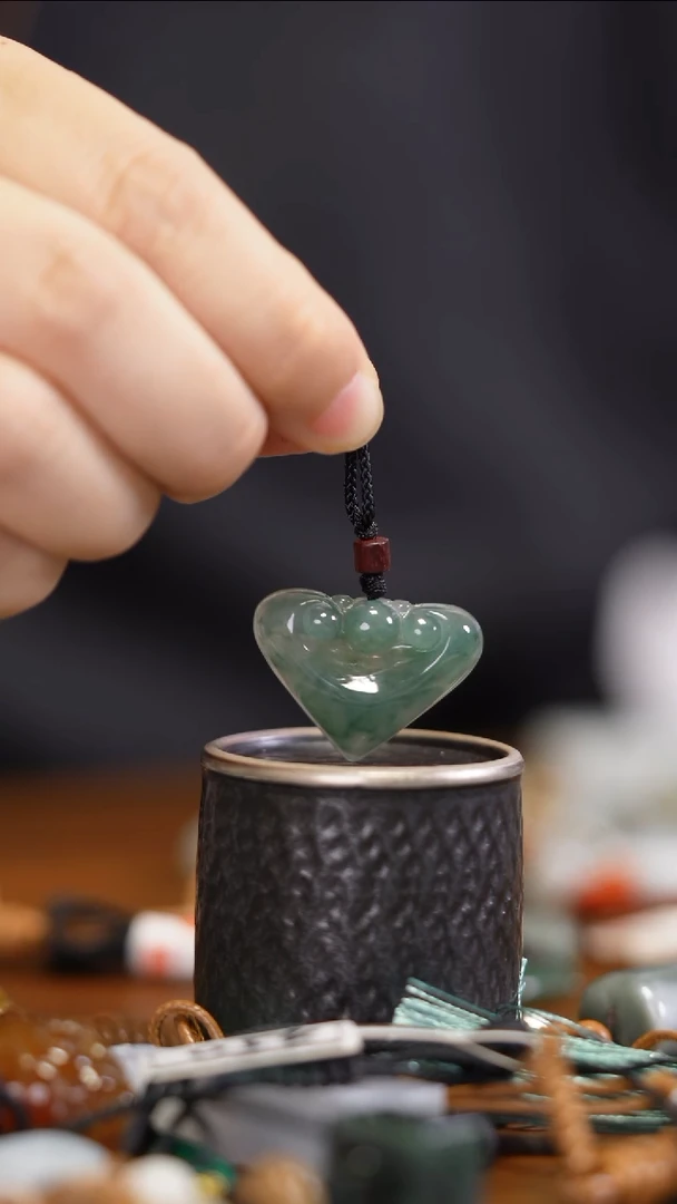 翡翠未镶嵌颈饰翡翠吊坠-如意爱心