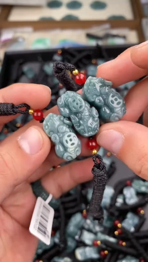 【闪购商品】翡翠颈饰未镶嵌   多样性发其一