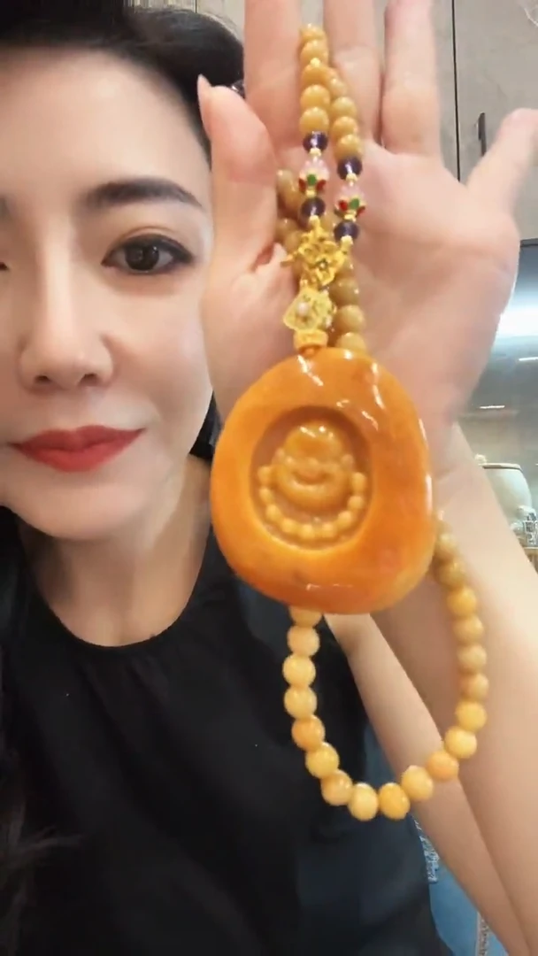 翡翠未镶嵌颈饰佛公