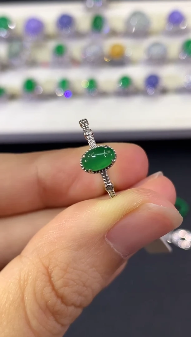 18K金镶嵌戒指翡翠B1