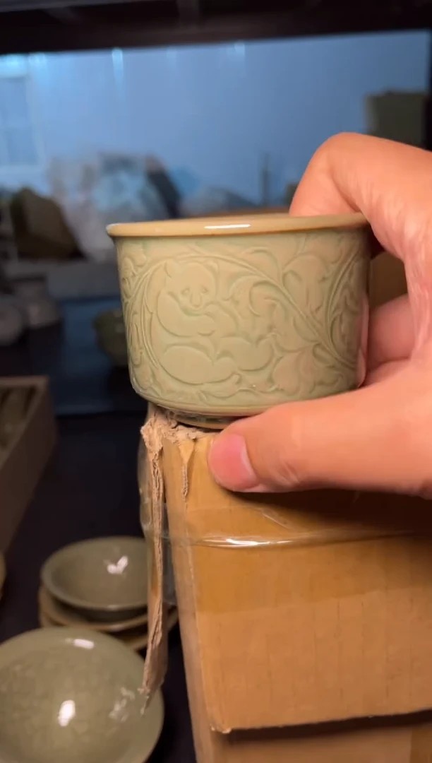 瓷瑕疵熊猫全运杯1只