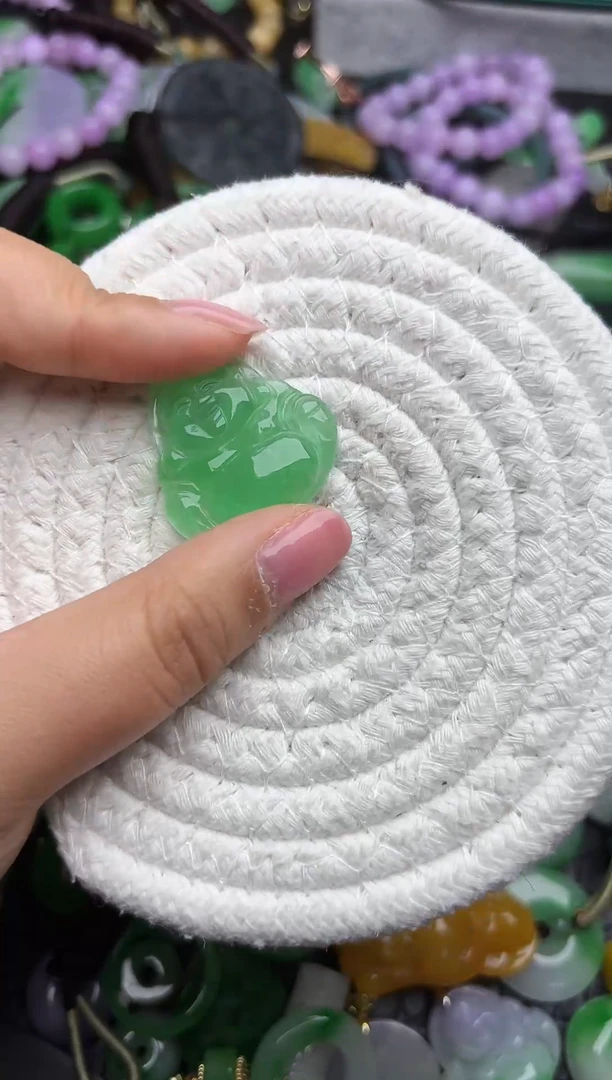 颈饰未镶嵌翡翠缅甸翡翠吊坠