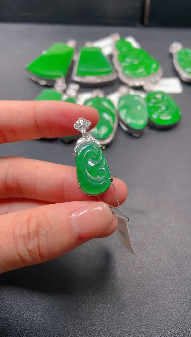 颈饰银S925镶嵌翡翠吊坠