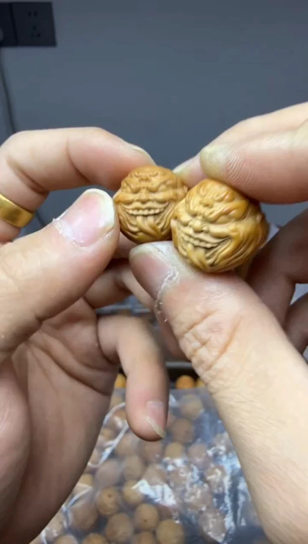 【闪购商品】猴头核桃吊坠四目 舔僧 素