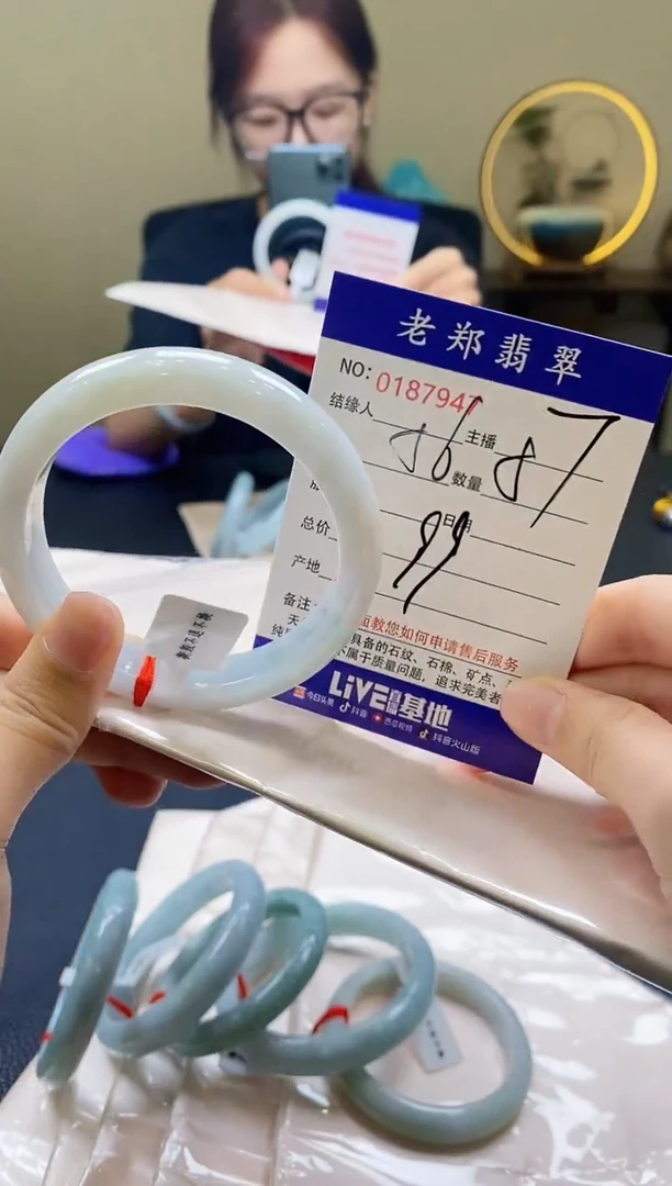 翡翠手镯未镶嵌AAAAAA