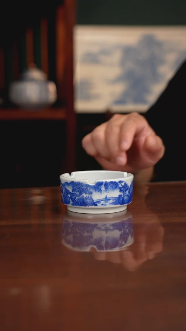 晓月窑青花山水灰灰缸