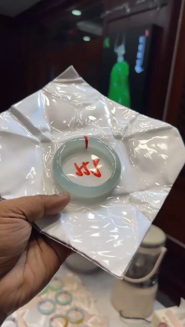 未镶嵌手镯翡翠手镯