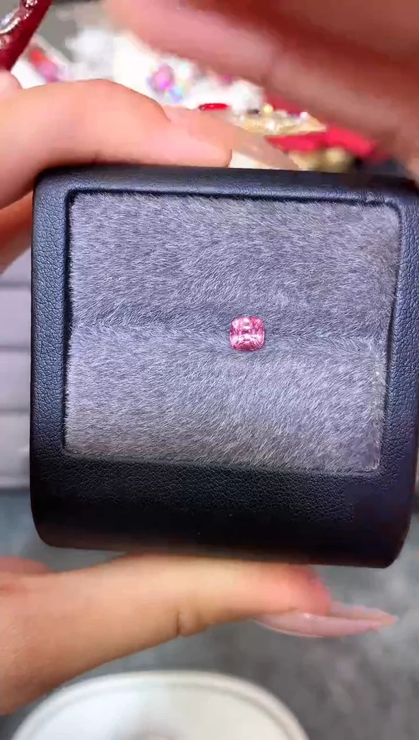 裸石尖晶石枕型 粉丁香色调 0.64ct