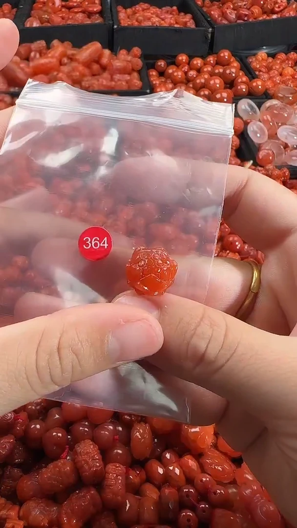 颈饰未镶嵌南红玛瑙1