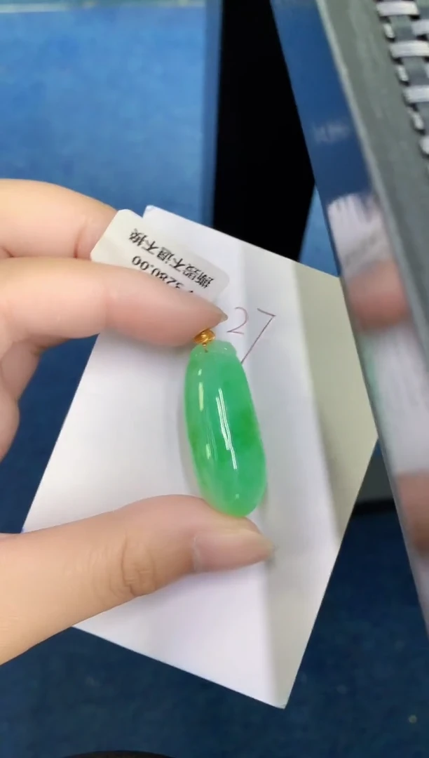 翡翠18K金镶嵌颈饰000000000