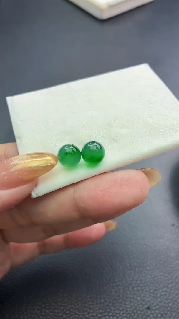 未镶嵌定制翡翠心***偏珠子