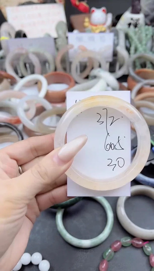 未镶嵌手镯石英质玉372