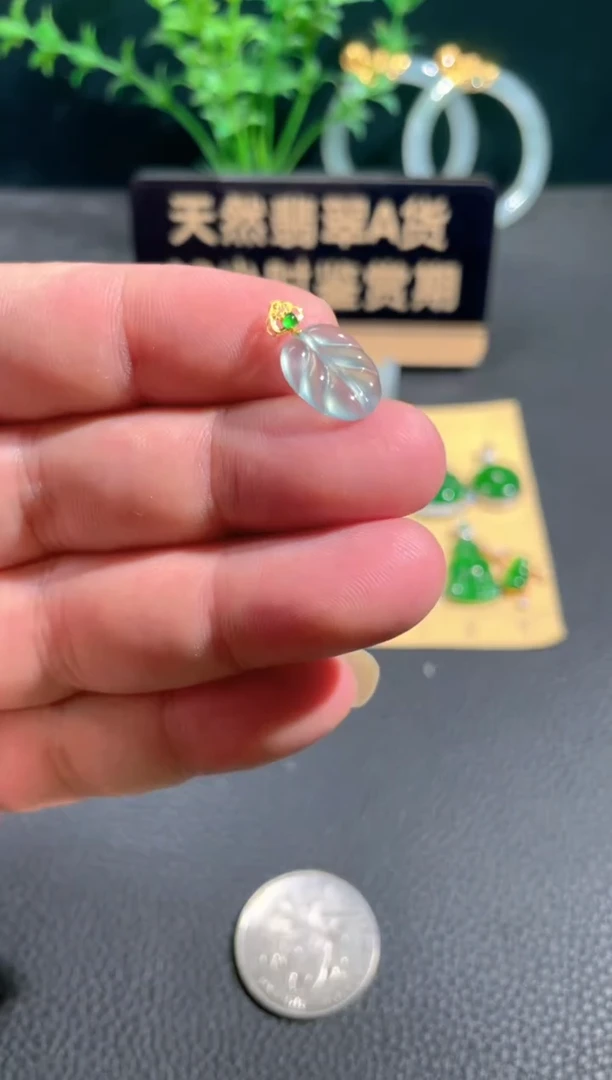 翡翠18K金镶嵌颈饰翡翠
