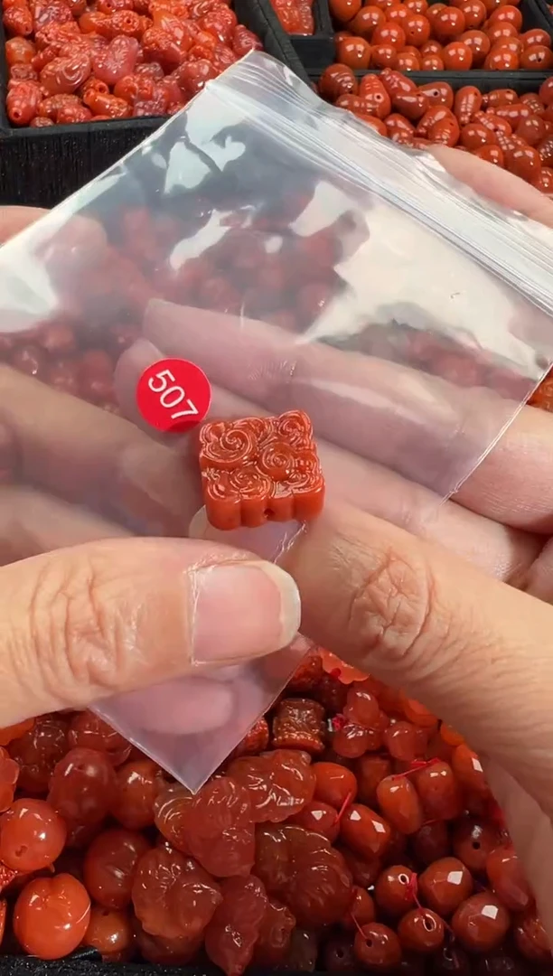 颈饰未镶嵌南红玛瑙1