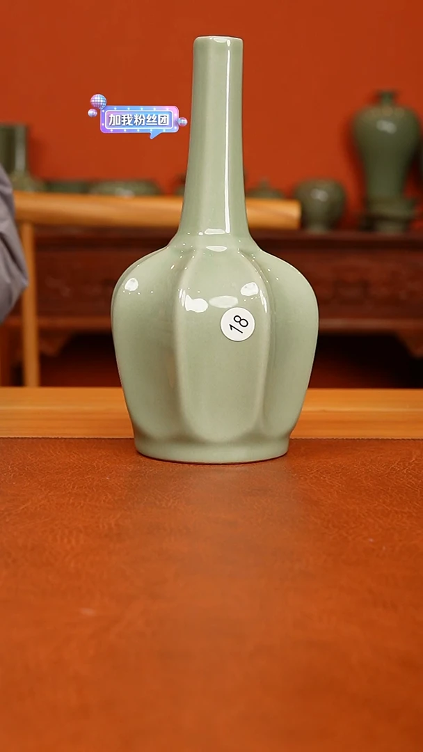 越窑秘色瓷八棱净瓶二级品