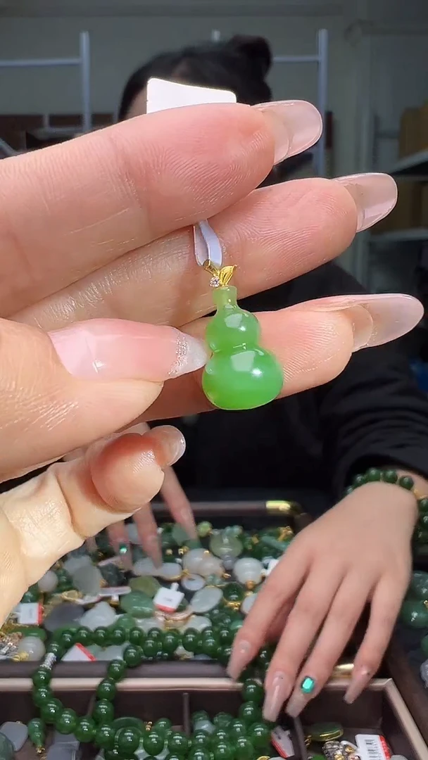 颈饰18K金镶嵌和田玉（多样性发货.发其一）11.23.40