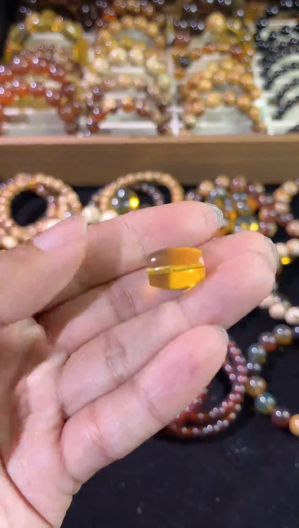 琥珀颈饰未镶嵌金兰桶珠