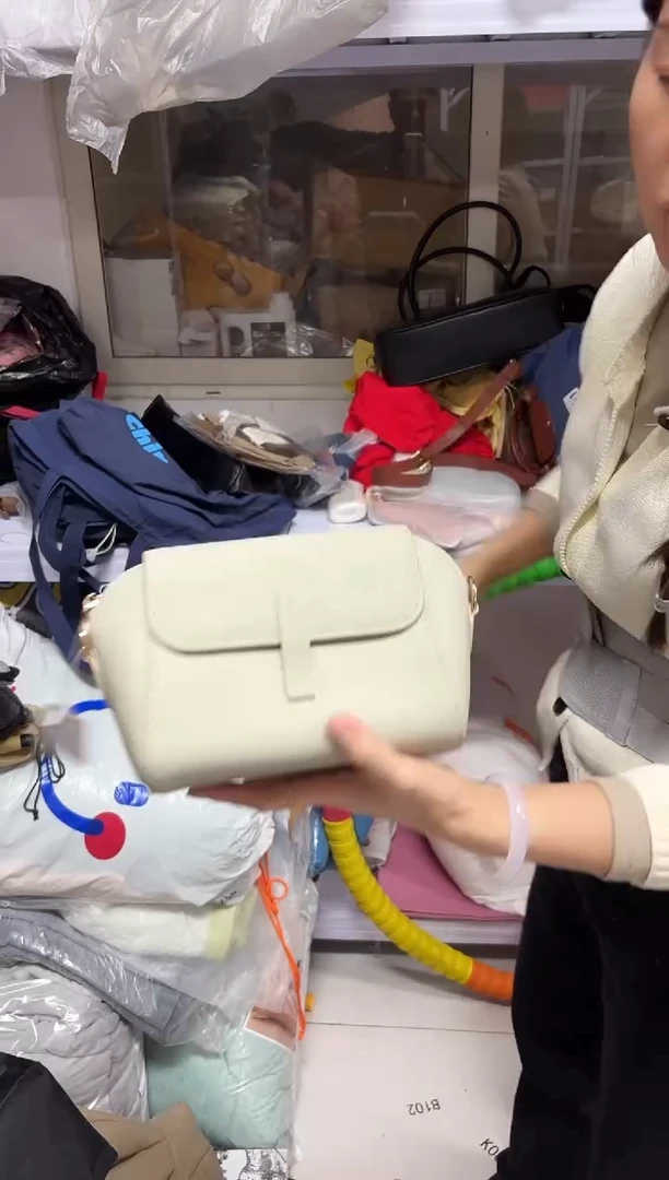 PVC点点小红心 关注主播