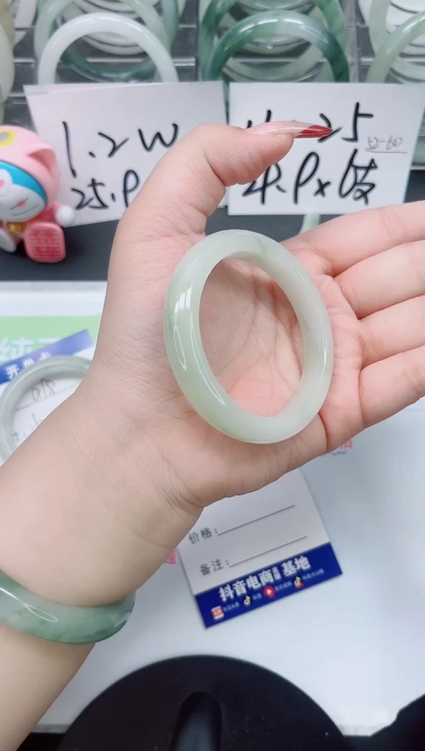 【闪购商品】石英质玉手镯未镶嵌a99