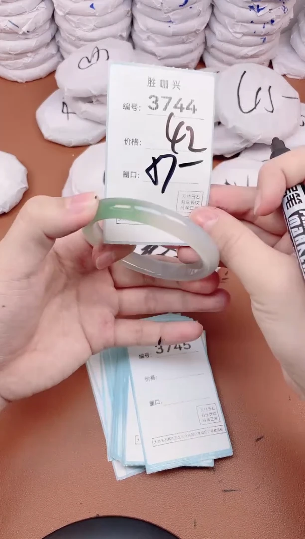 【闪购商品】玛瑙/玉髓手镯未镶嵌3744